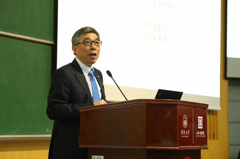 F6180C4BC0810B9DEC2DADEE8E3_32043828_821C